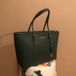 (BRAND NEW) Michael Kors Jet Set Tote